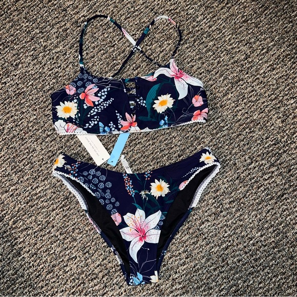 Women’s Bikini - Picture 1 of 1
